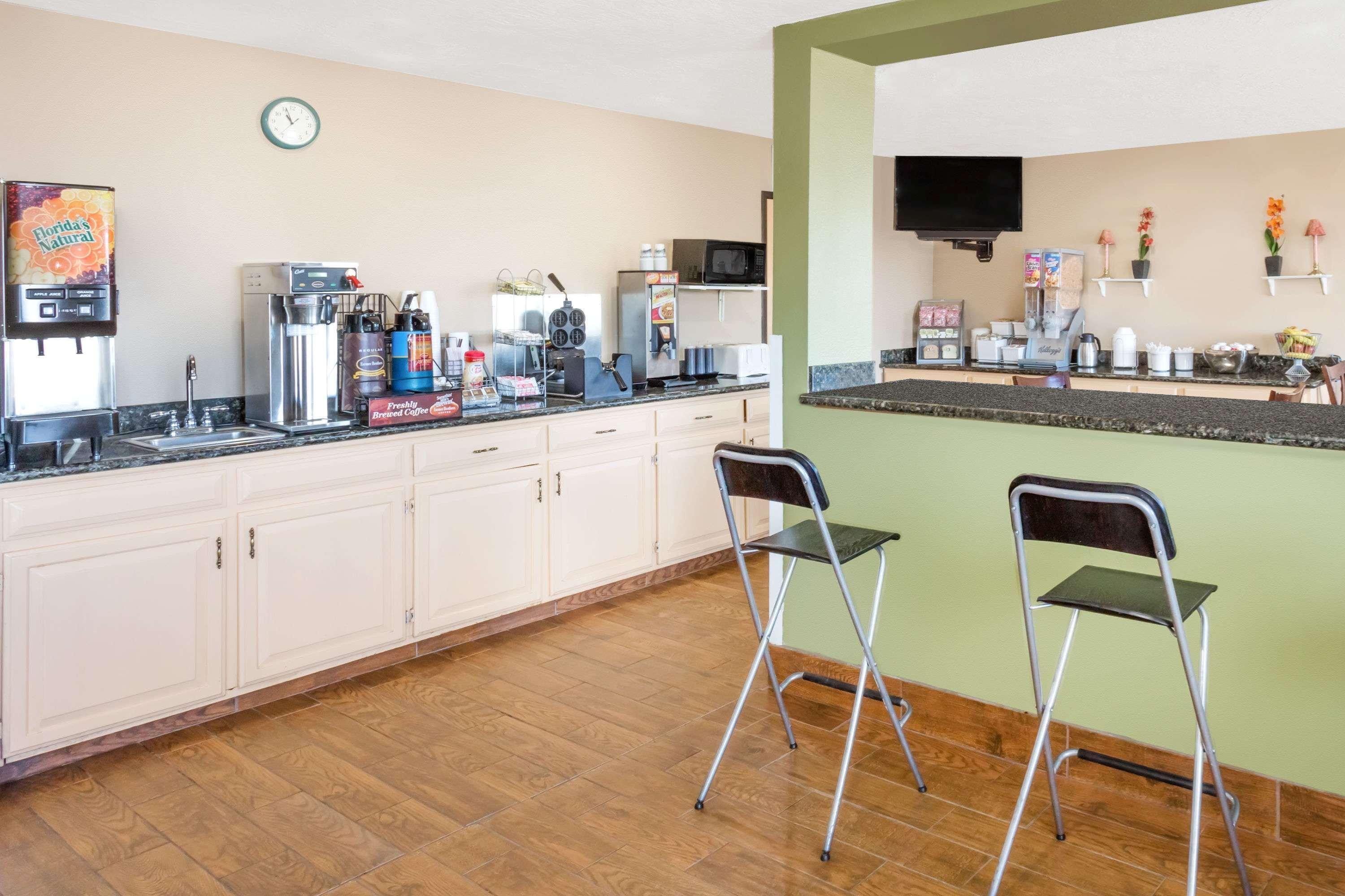 Super 8 By Wyndham Cedar City Extérieur photo